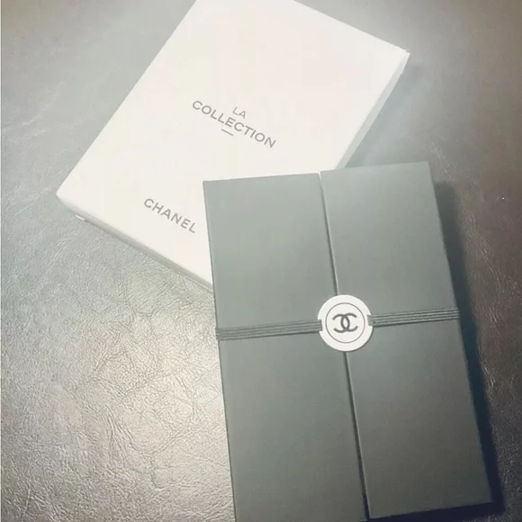 Chanel La Collection Red and White Stationery Set - Picture 2 of 6